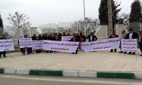 تجمع پیمانکاران ورشکسته مناطق زلزله‌زده مقابل استانداری کرمانشاه