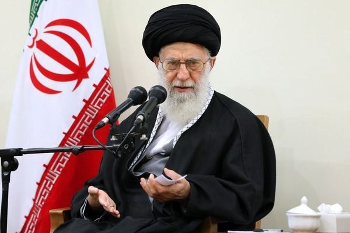 آخرین استفتائات حضرت آیت الله خامنهای درباره لایک در شبکههای اجتماعی و آرایش زن