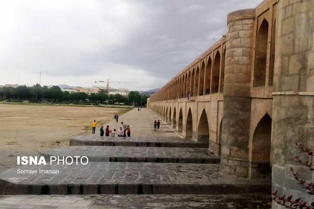 جاری شدن آب در سی و سه پل تا چند روز آینده