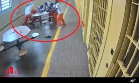 چاقوکشی در یکی زندانهای آمریکا + فیلم