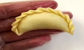 روش پیچیدن قطاب و پیراشکی