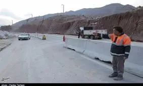 محور بروجن - لردگان بازگشایی شد؛ نجات ۱۵ خودروی‌ گرفتار در طوفان