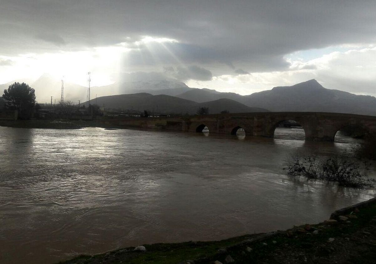 بارندگی برق 40 روستا و یک شهر کرمانشاه را قطع کرد