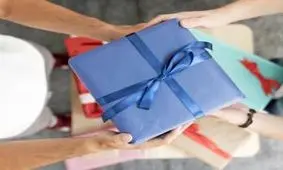 چه هدیه ای یک خانم را خوشحال می کند ؟