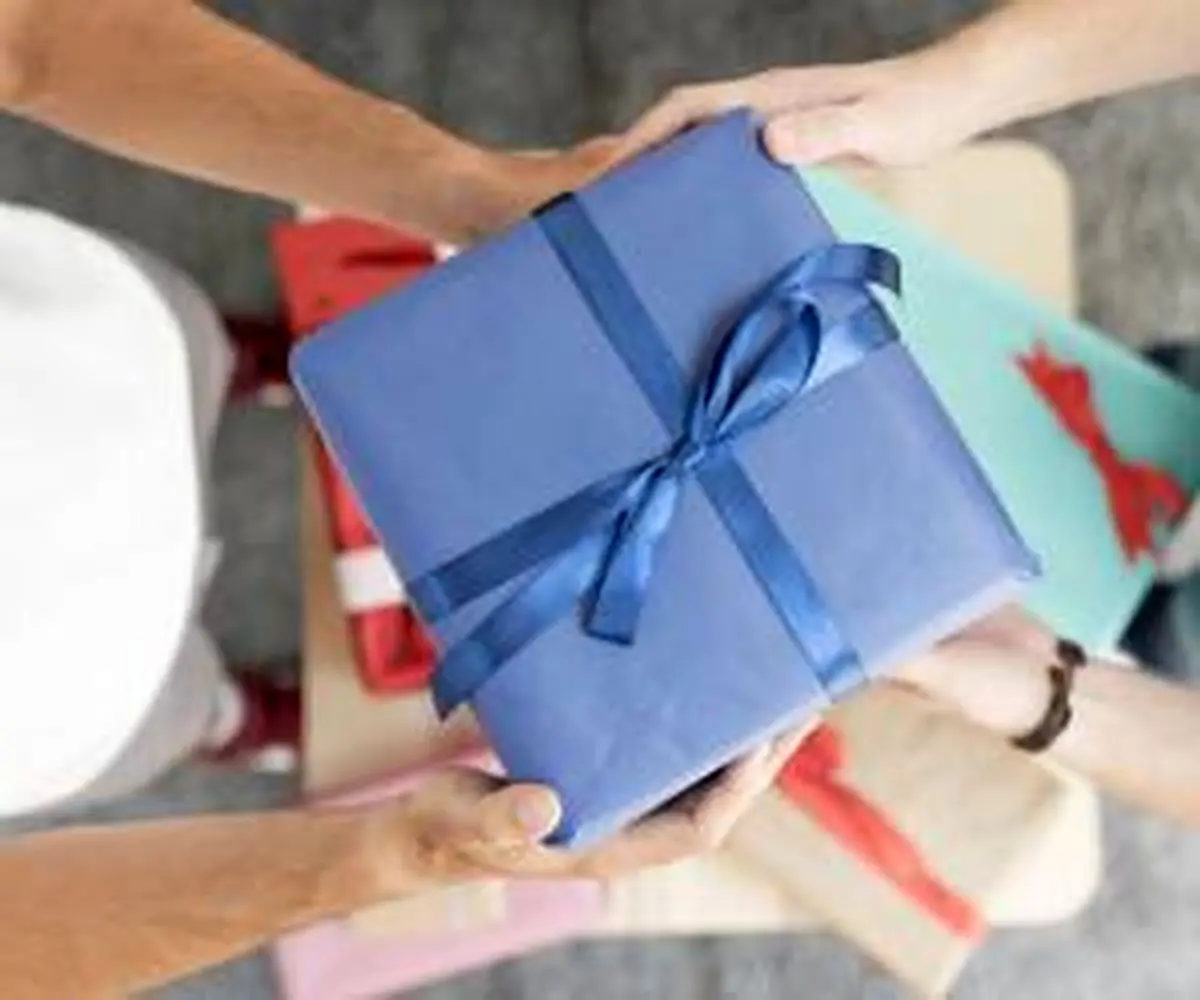 چه هدیه ای یک خانم را خوشحال می کند ؟