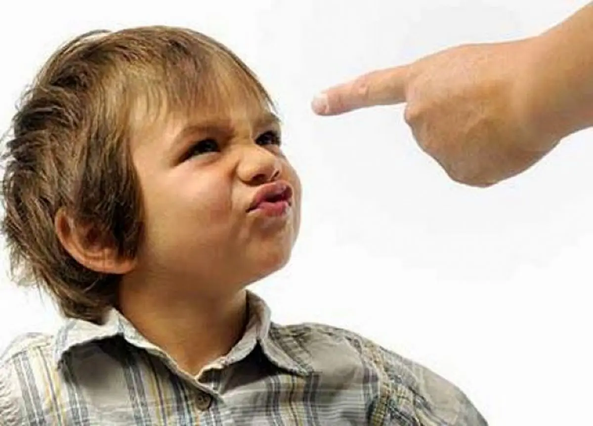 این ۱۰ جمله را هرگز به فرزندتان نگویید