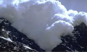 ریزش بهمن در جاده چالوس / مسیر بازگشایی شد