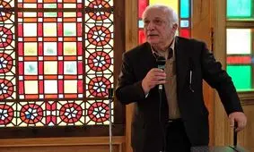 خسرو سینایی سازش را اهدا می‌کند/عمری با این ساز عاشقی کرده‌ام