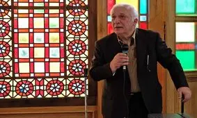 خسرو سینایی سازش را اهدا می‌کند/عمری با این ساز عاشقی کرده‌ام