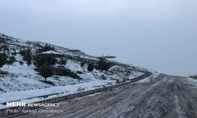 برف سنگین و کولاک راه ۶۰ روستای شهرستان ورزقان را مسدود کرد