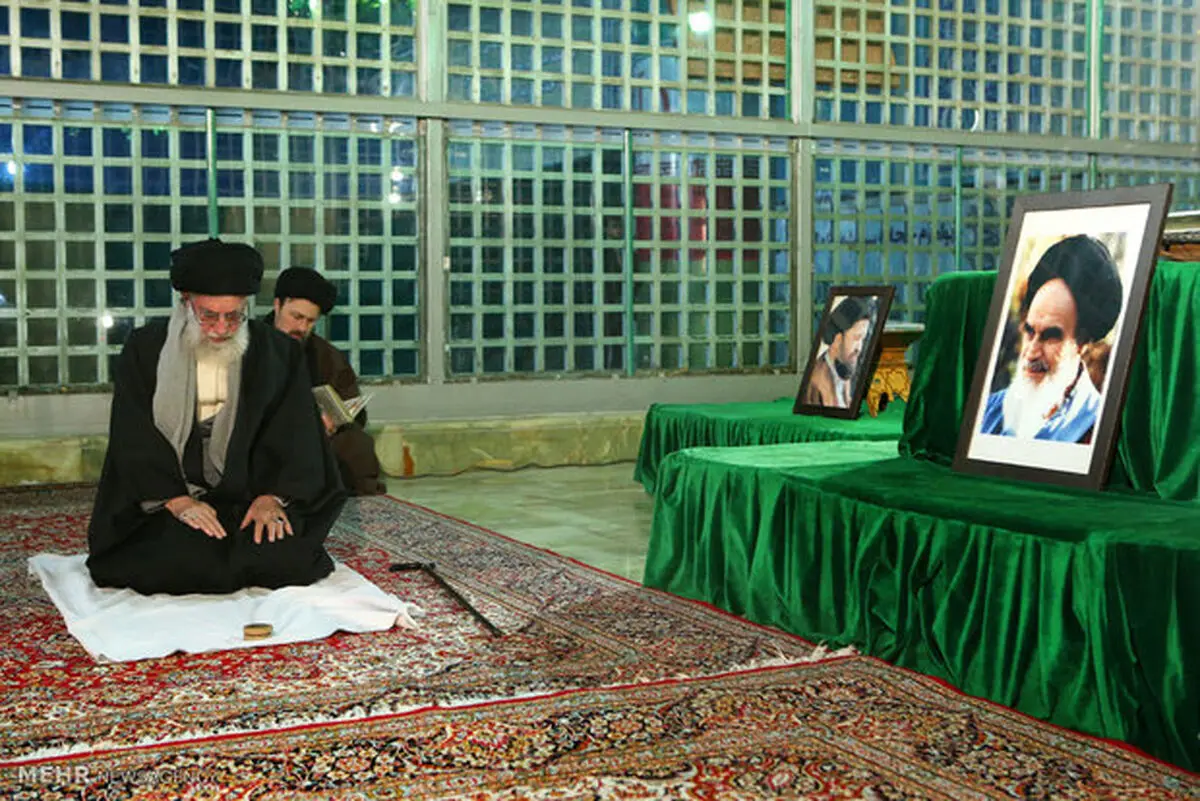 رهبر معظم انقلاب در مرقد امام خمینی(ره) وگلزار شهدا حضور یافتند