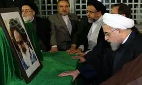 تجدید میثاق رئیس جمهور و اعضای هیأت دولت با امام(ره)