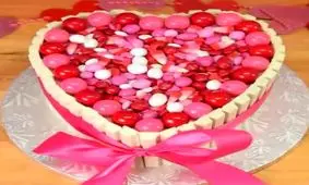 تزیین کیک با اسمارتیز وکیت کت تزیین شده