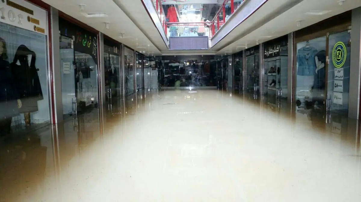 عکسی از پاساژهای غرق سیلاب لرستان