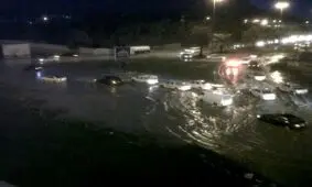 بارش های شدید در مدینه منوره و گرفتار شدن خودروها