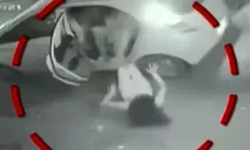 لحظه وحشتناک ربودن عروس از مقابل آرایشگاه! +فیلم