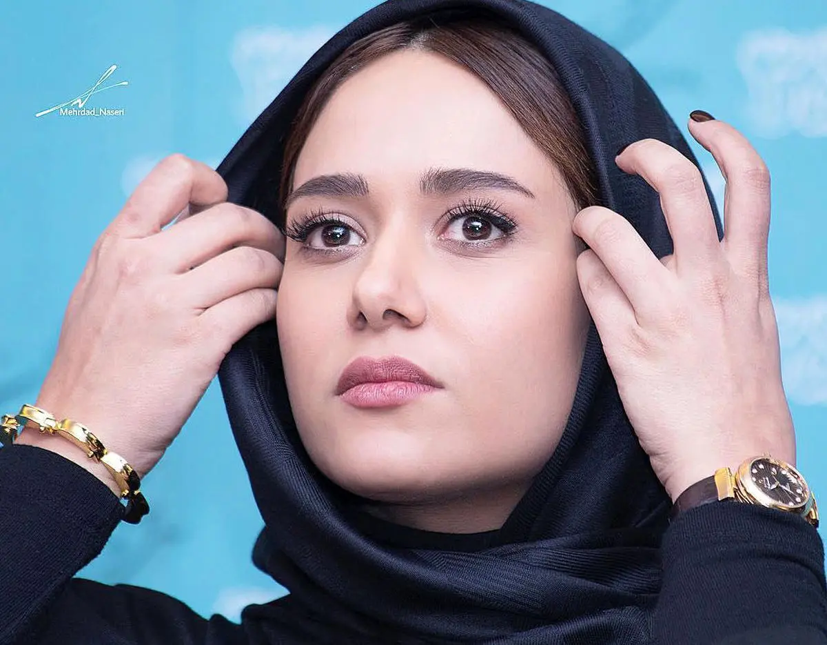 عذرخواهی پریناز ایزدیار برای نخ‌کش شدن شالش!+عکس
