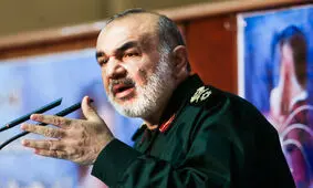 امام (ره) به ما آموخت که باید در جنگ زندگی کنیم