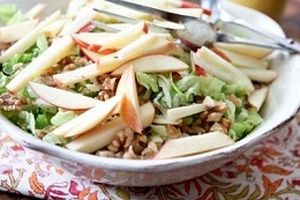 طرز تهیه سالاد سیب و کرفس