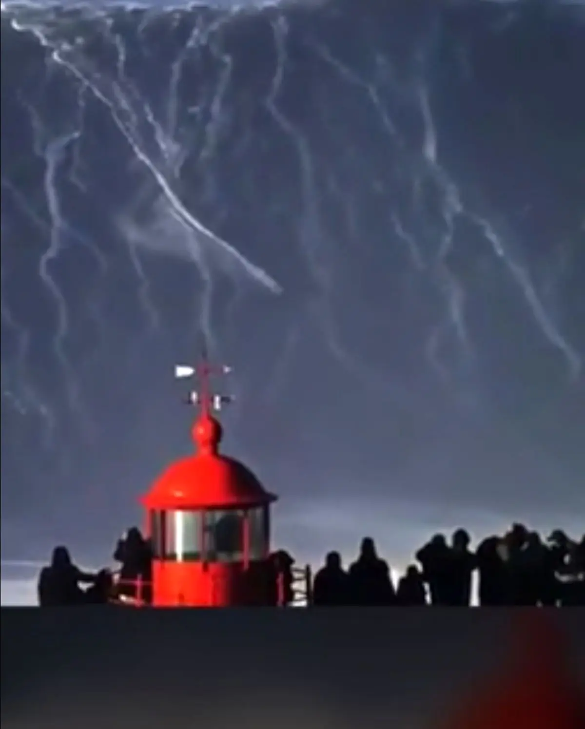 شکسته شدن رکورد بزرگترین موج سواری تاریخ