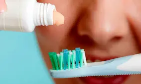 آموزش روش صحیح مسواک زدن