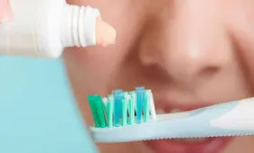 آموزش روش صحیح مسواک زدن