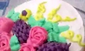 فیلم طرز تهیه کامل کیک تولّد به همراه تزیین