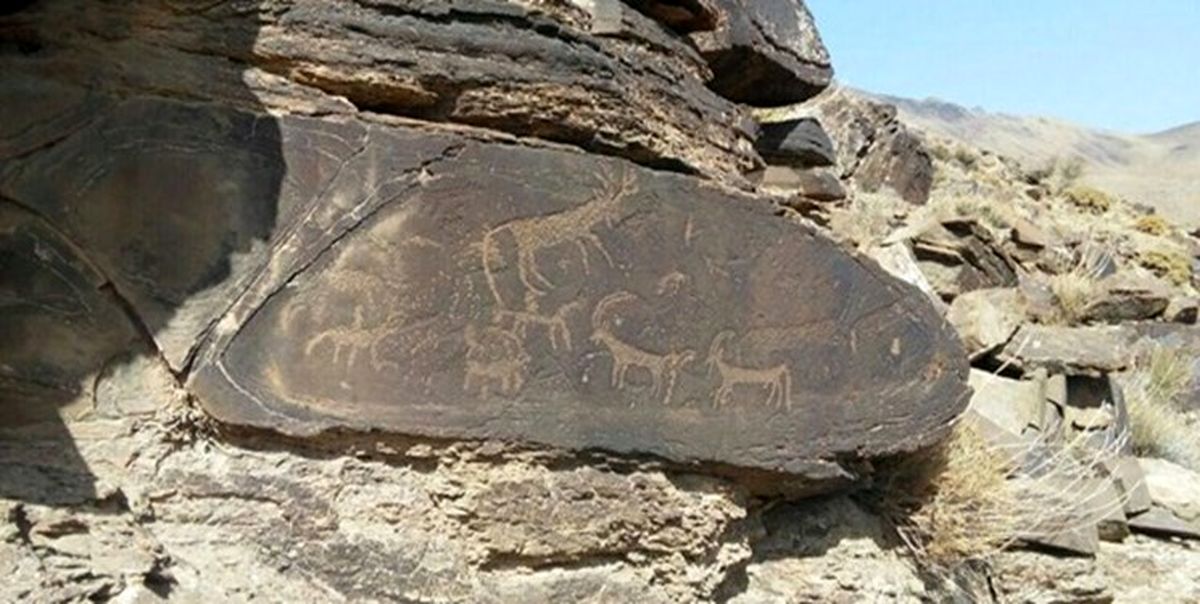 کشف سنگنگارههای تاریخی در اطراف اردستان
