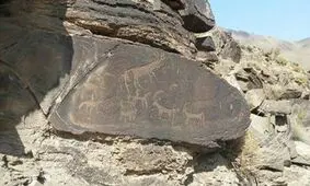 کشف سنگ‌نگاره‌های تاریخی در اطراف اردستان