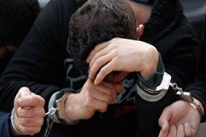 دستبند قانون بر دستان سارقان حرفه‌ای