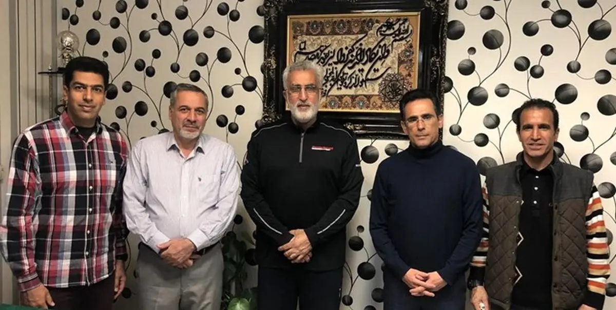 فرکی و دستیارانش قرارداد خود را ثبت کردند