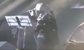 ویدئو/تک‌خوانی یک زن در کنسرت حمید عسگری