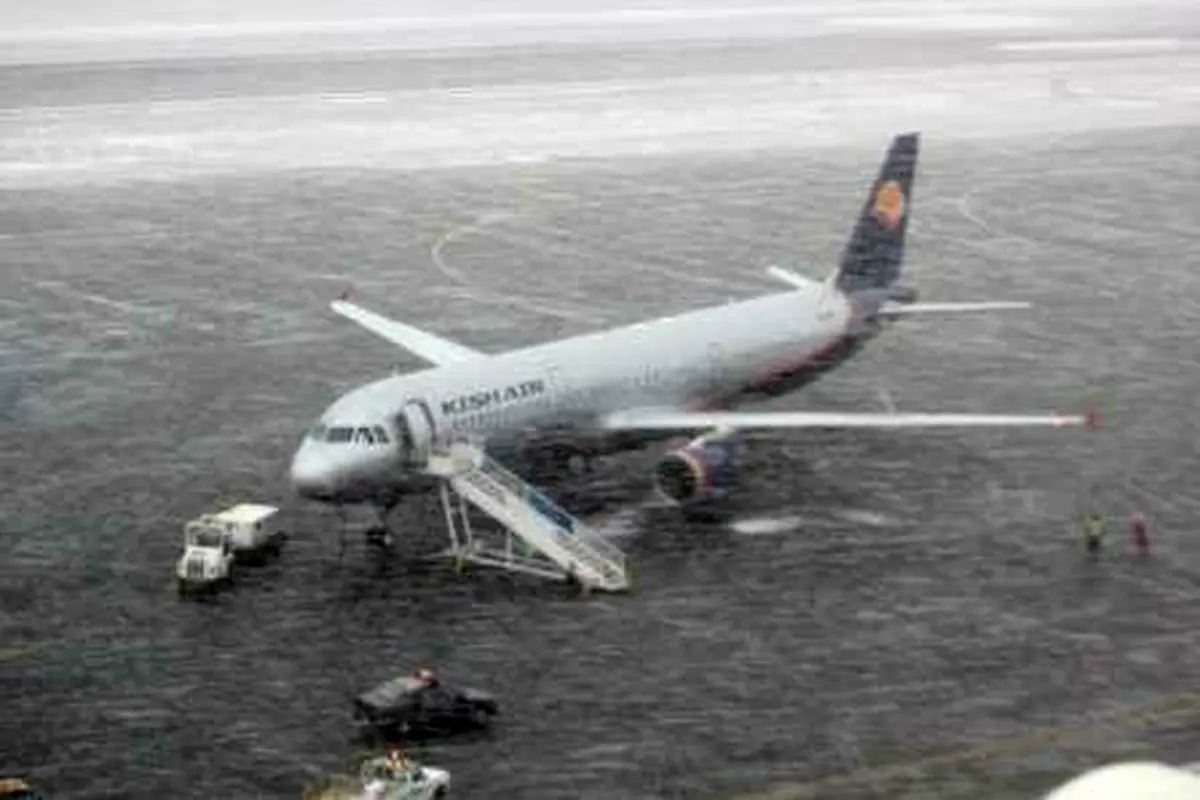 برقراری پروازهای فرودگاه تبریز با وجود بارش برف