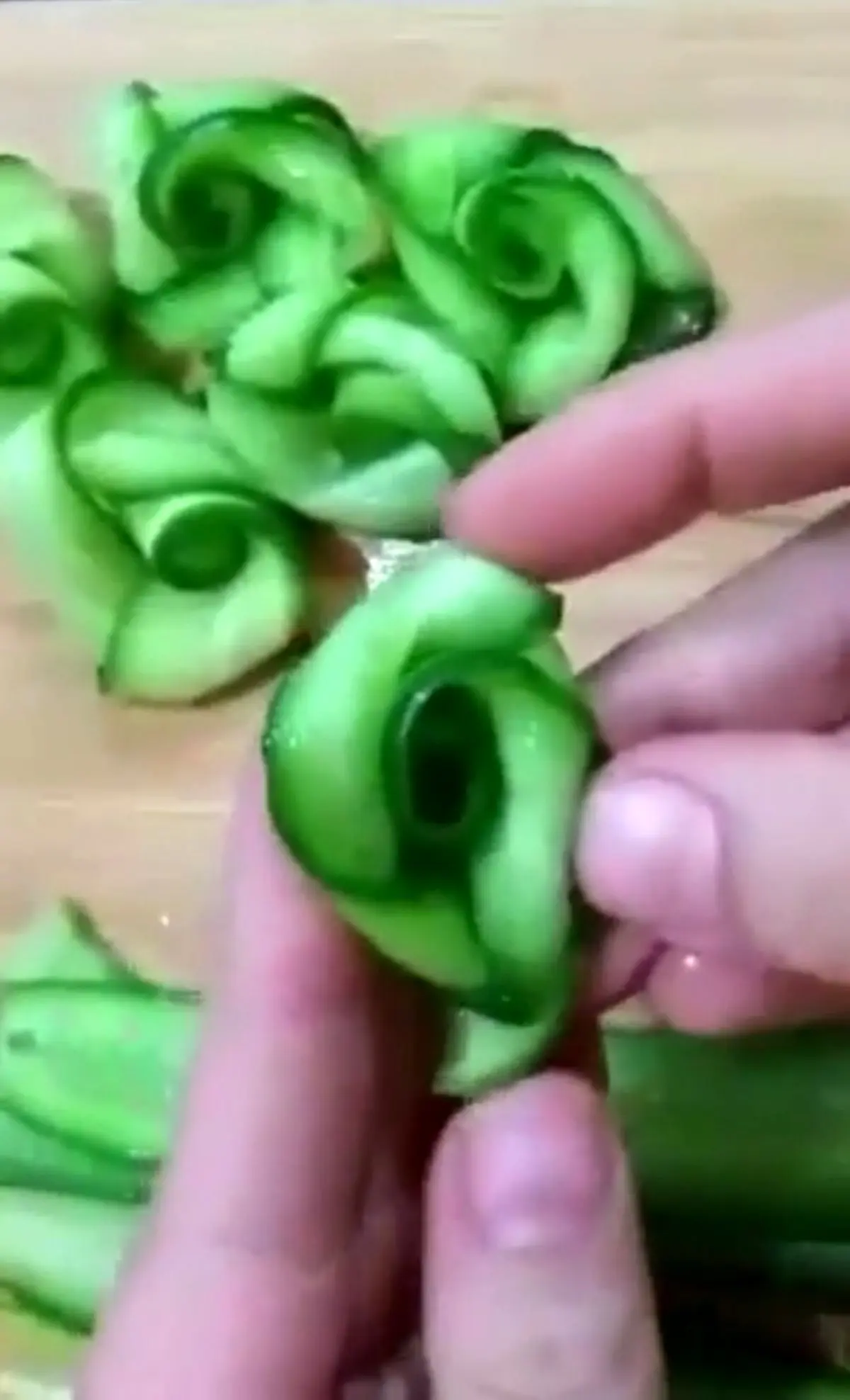 کلیپ آموزشی گل با خیار