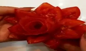 کلیپ آموزشی تزیین گوجه فرنگی به شکل گل
