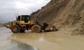 قطع مسیرهای ارتباطی و برق برخی از مناطق نیکشهر به دلیل بارندگی