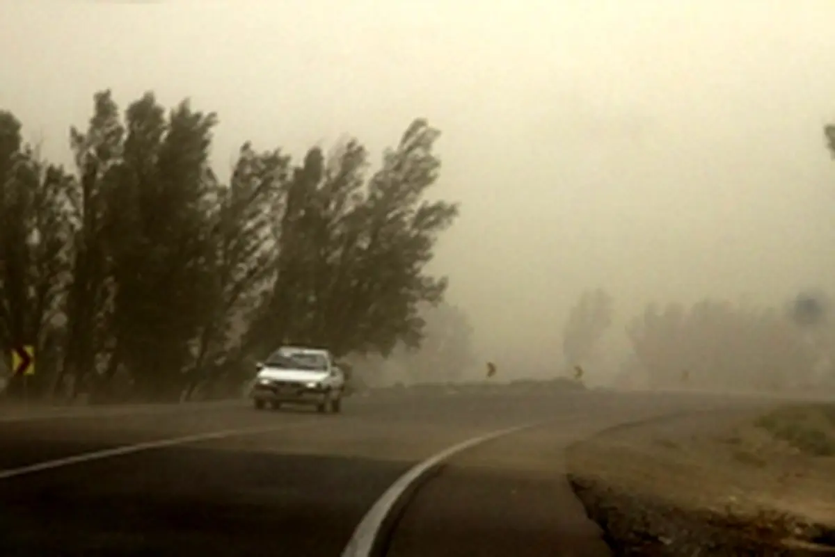 توفان همراه با گرد و خاک استان یزد را در نوردید