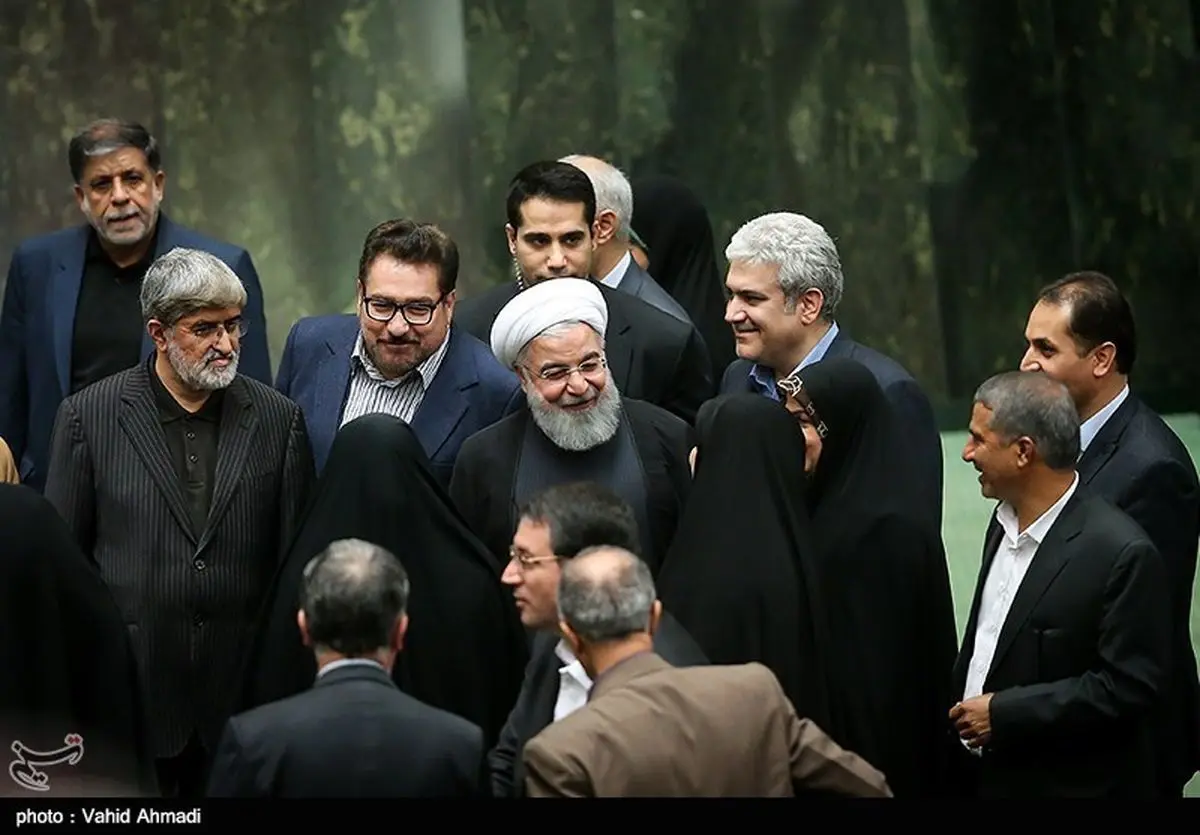 حاشیه مجلس/از توصیه سیاسی "روحانی" به نمایندگان تا "زینت النسخه"