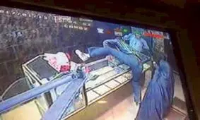 درخواست ماساژ مرد طلا فروش از 2 دختر جوان، 100 سکه طلا آب خورد