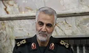 سردار سلیمانی در کنار خلبان شهید هواپیمای حادثه دیده کرج