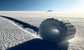 استوانه های غلتان برفی انگلیس را ببینید