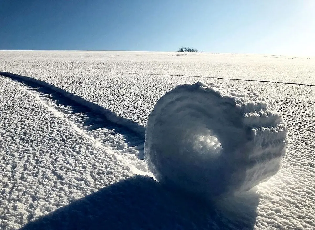 استوانه های غلتان برفی انگلیس را ببینید