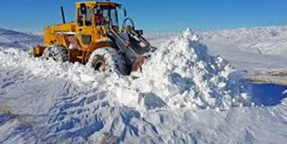 برف‌روبی و نمک‌پاشی ۱۰۵ کیلومتر از جاده‌های پیرانشهر
