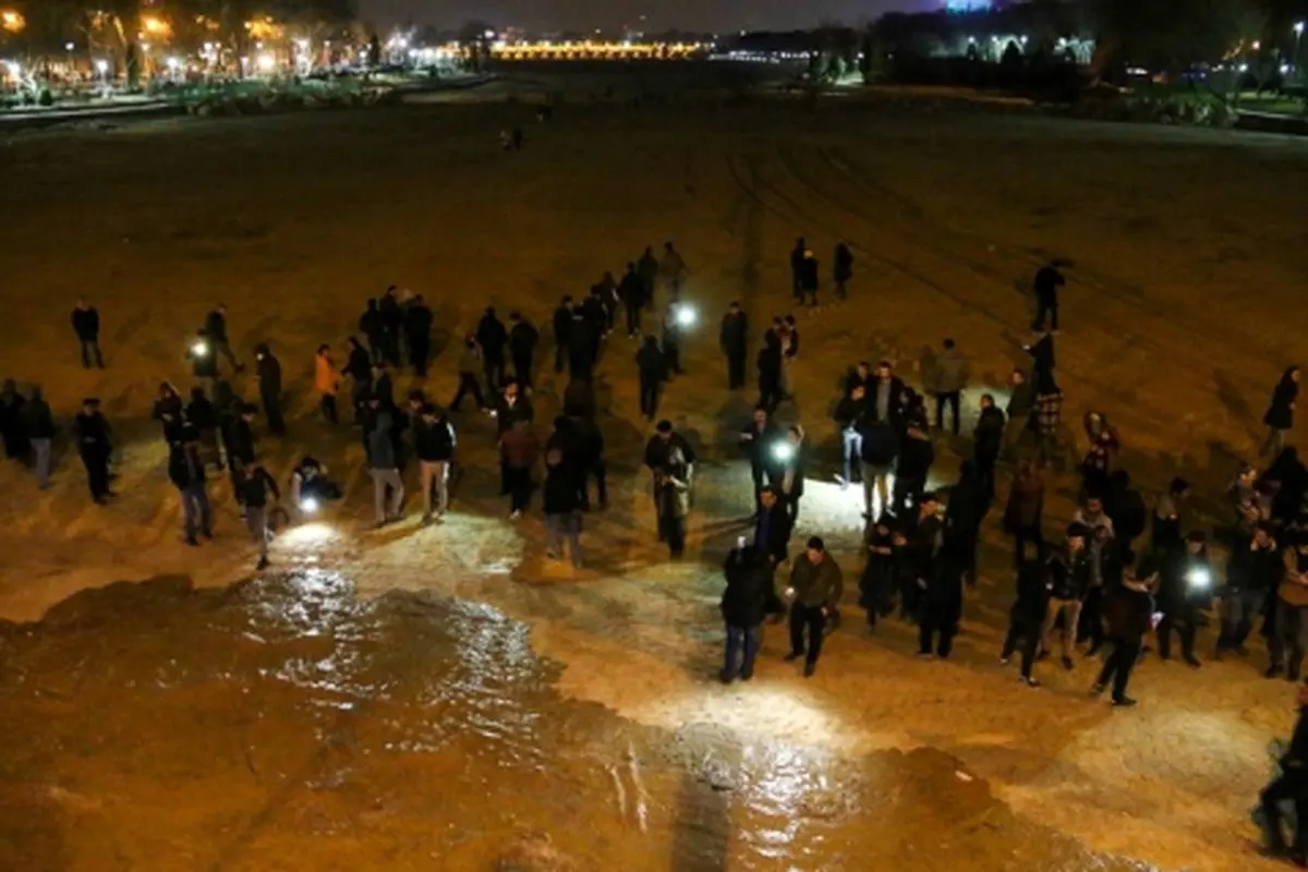 زاینده رود تا آخر هفته در اصفهان جاری است