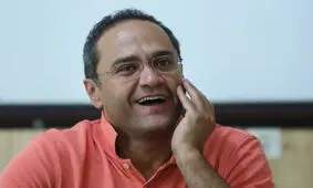 سلفی رامبد جوان به همراه عوامل فیلم «طلا»+عکس
