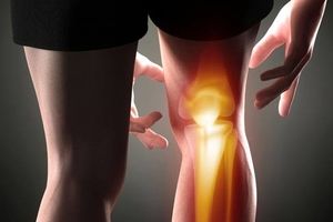 علت درد پشت زانو چیست و چگونه درمان می‌شود؟
