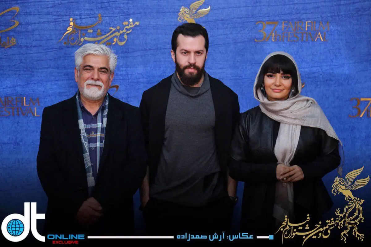 ورود بازیگران و عوامل فیلم «دیدن این فیلم جرم است!» به مراسم فتوکال+ویدئو