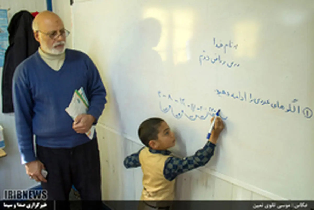 مدرسه ای در مشگین شهر با یک دانش آموز/عکس