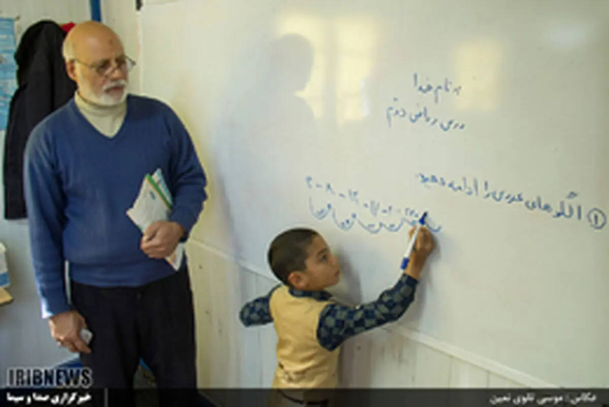 مدرسه ای در مشگین شهر با یک دانش آموز/عکس