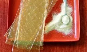 ژلاتین پوست را کشیده و سفت میکند.